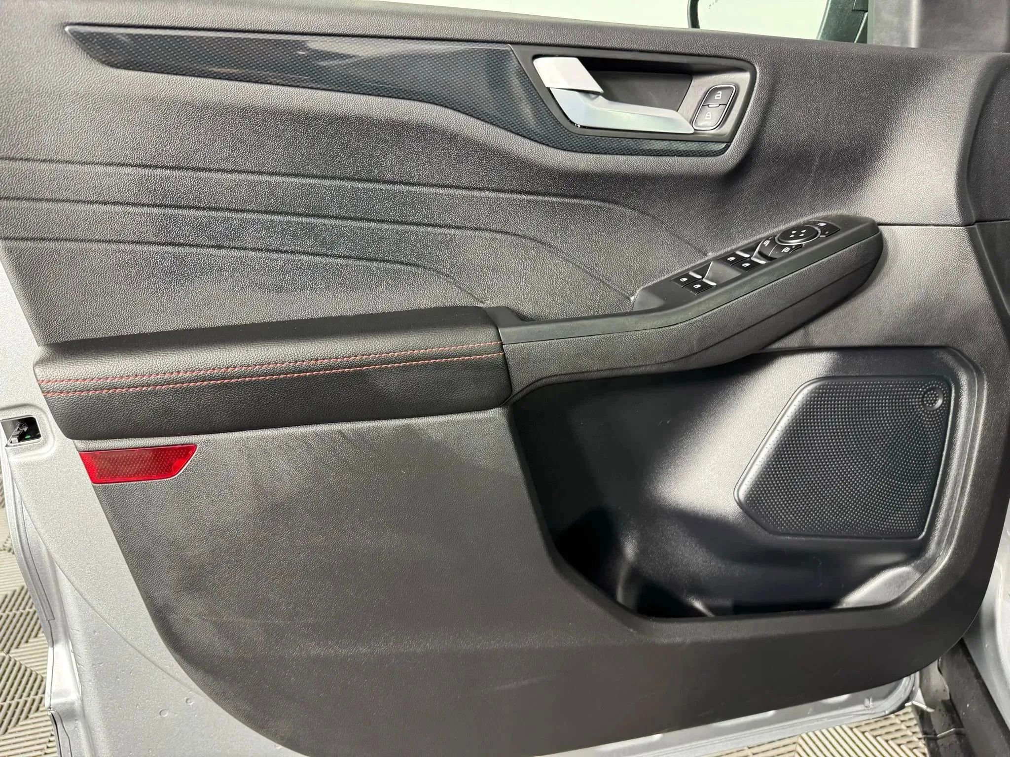 Used 2023 Ford Escape ST-Line image 38