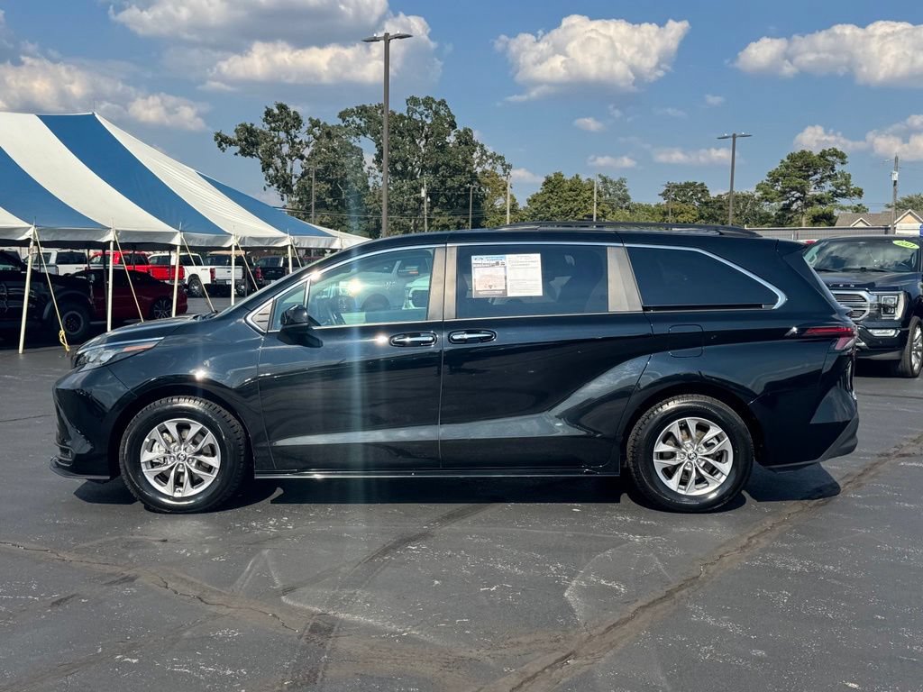 Used 2026 Toyota Sienna XLE FWD image 30