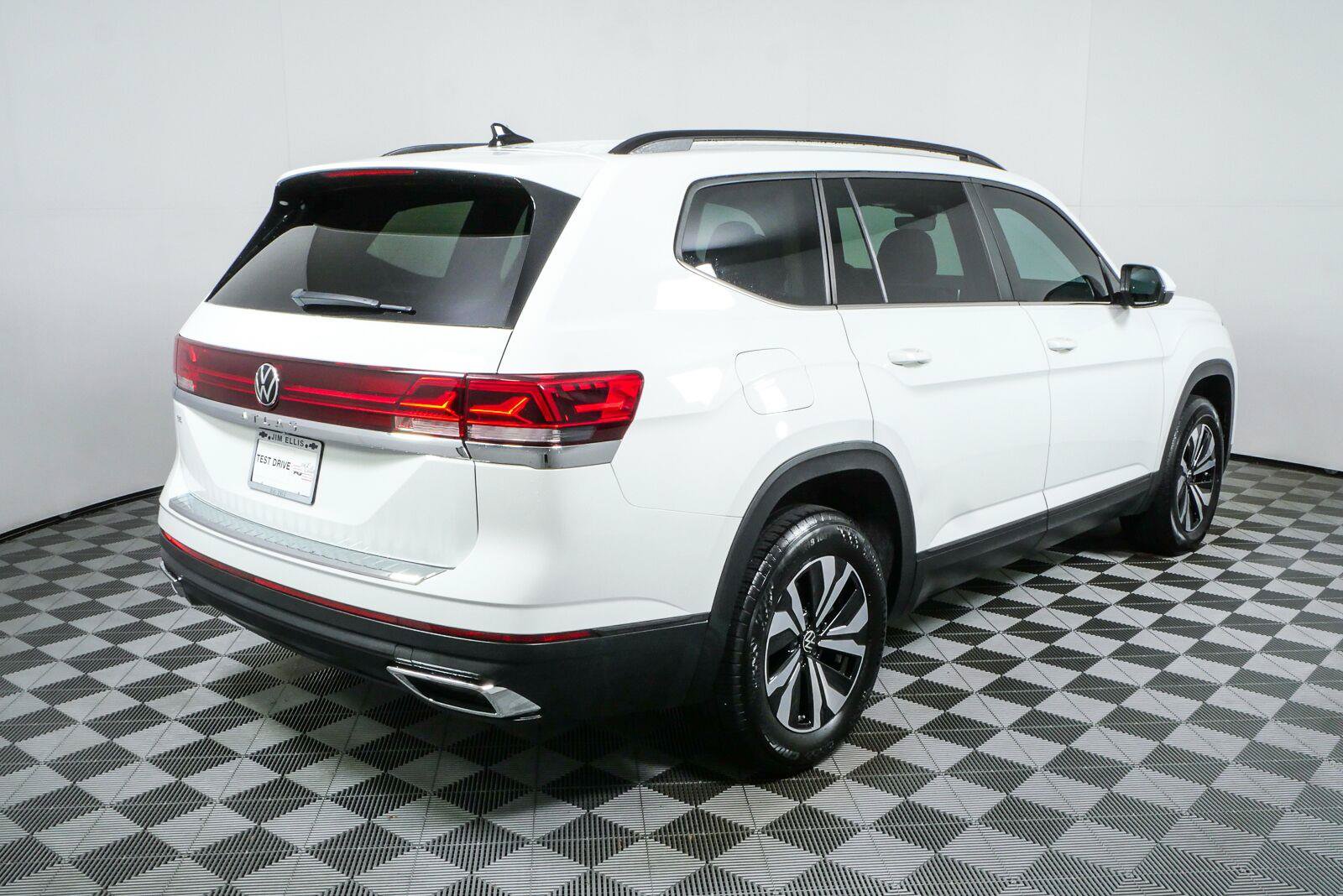 Used 2024 Volkswagen Atlas SE FWD image 3