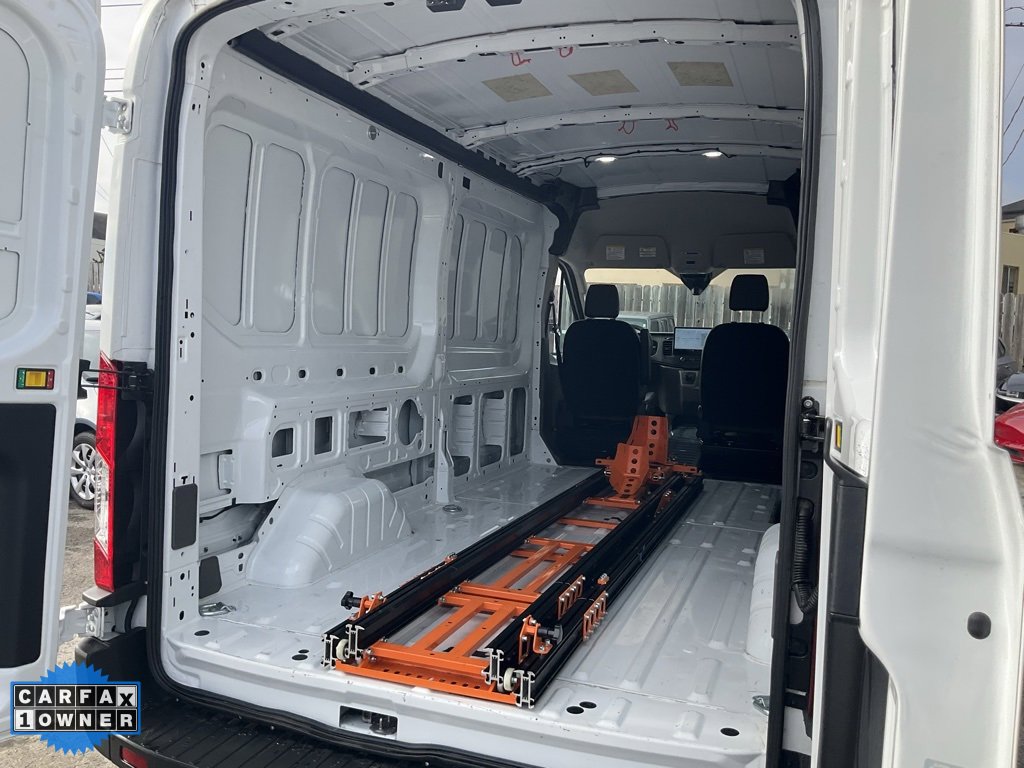 Used 2022 Ford E-Transit Medium Roof image 9