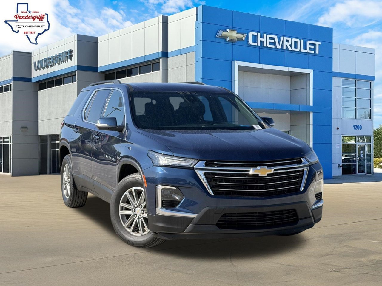 Used 2023 Chevrolet Traverse LT FWD image 1