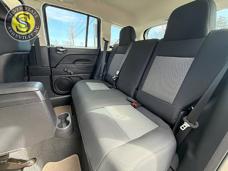 Used 2009 Jeep Compass Sport FWD image 14