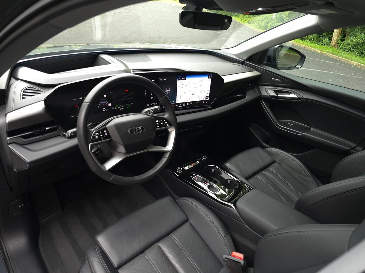 Used 2025 Audi Q6 e-tron Premium Plus w/ Premium Plus AWD/4WD image 2