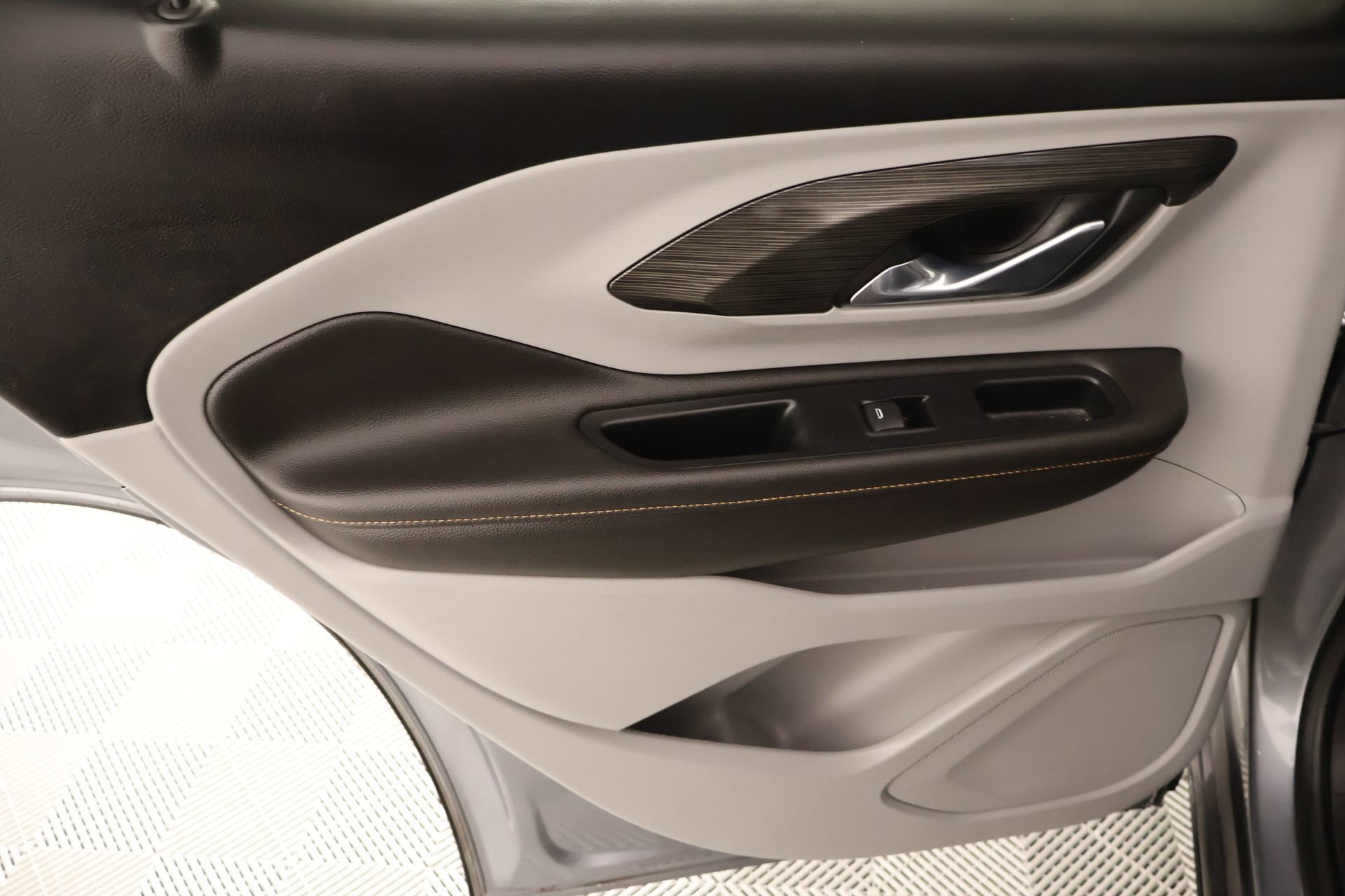 Used 2020 GMC Terrain SLT image 16