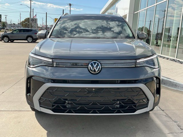 Certified 2025 Volkswagen Taos SEL AWD/4WD image 8