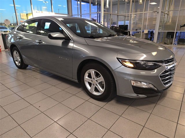 Used 2024 Chevrolet Malibu LT image 2
