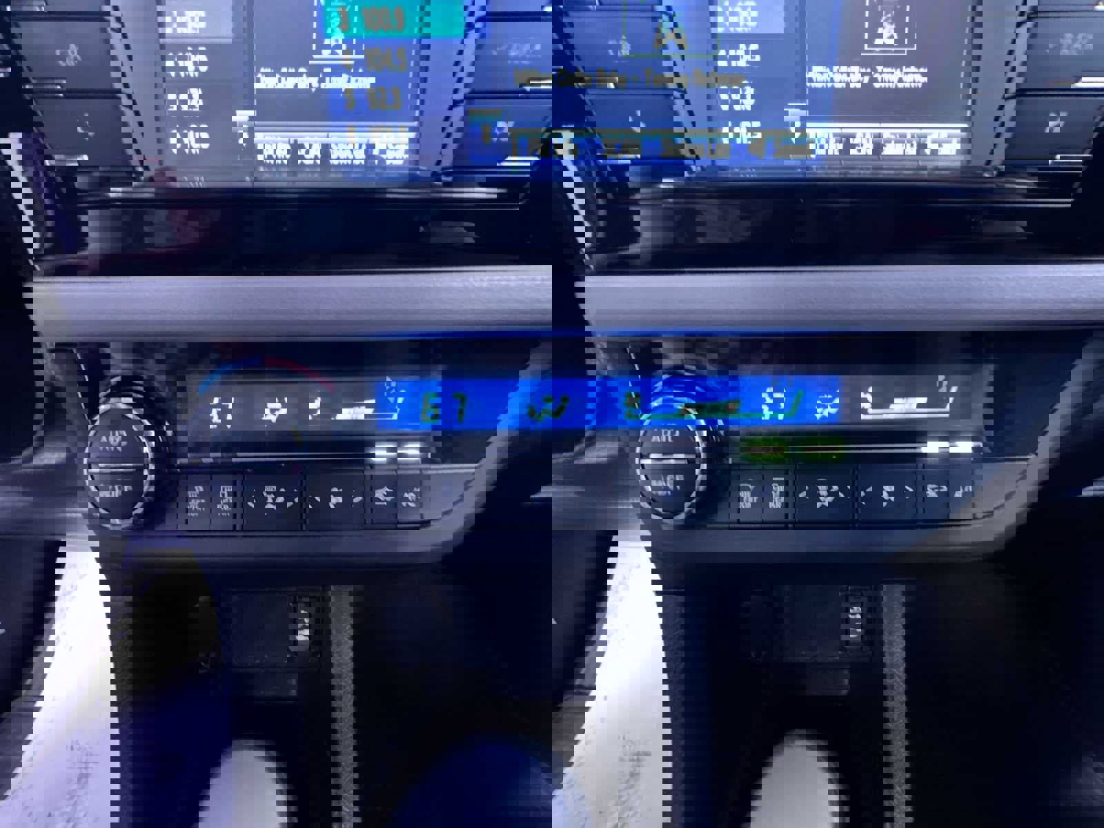 Used 2014 Toyota Corolla LE image 18