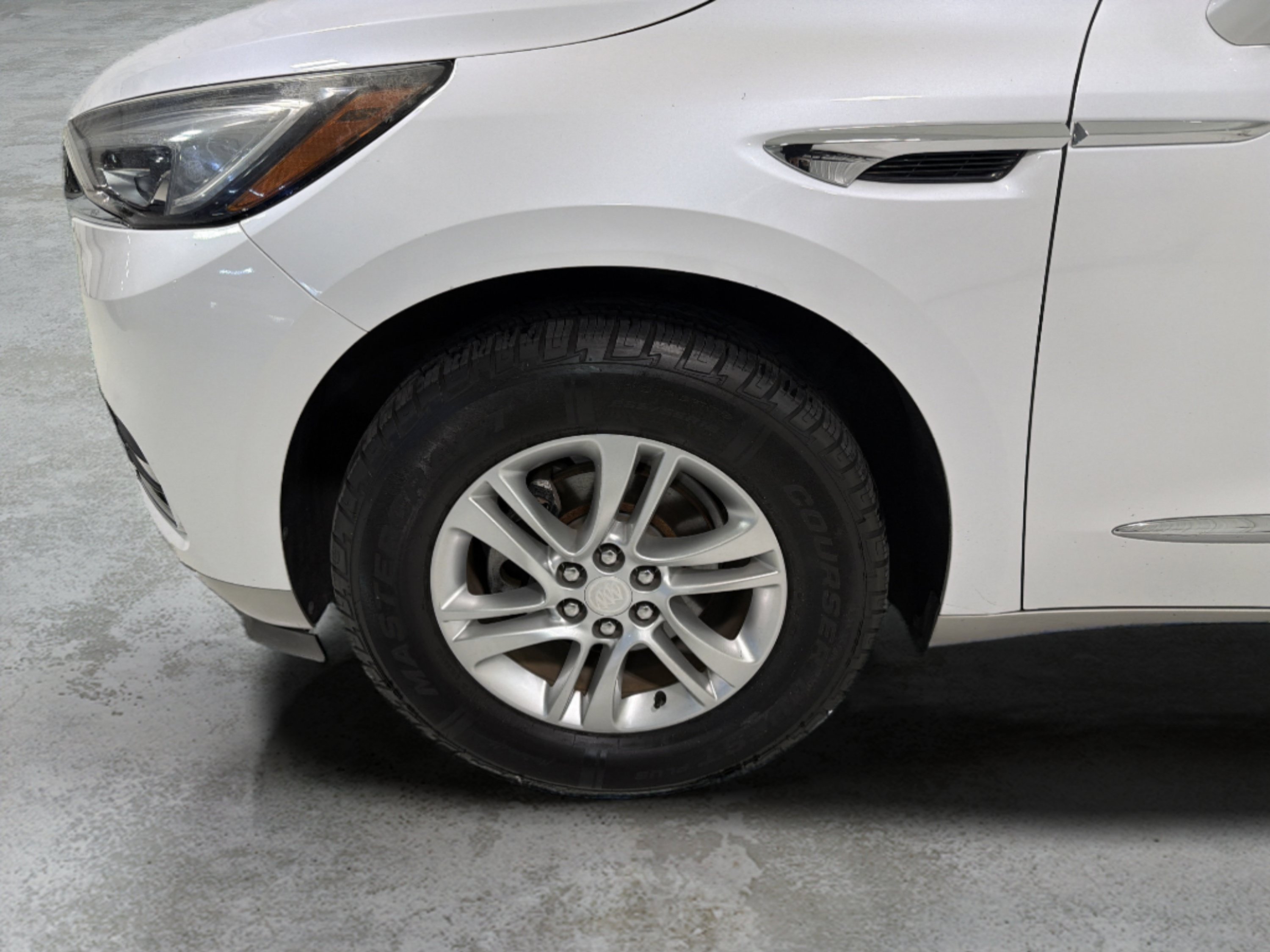 Used 2018 Buick Enclave Premium w/ LPO, Cargo Package FWD image 20