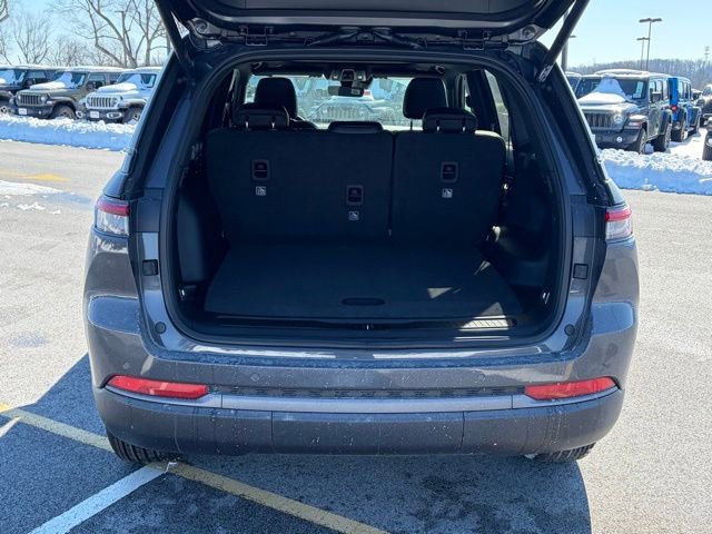 New 2026 Jeep Grand Cherokee Altitude AWD/4WD image 7