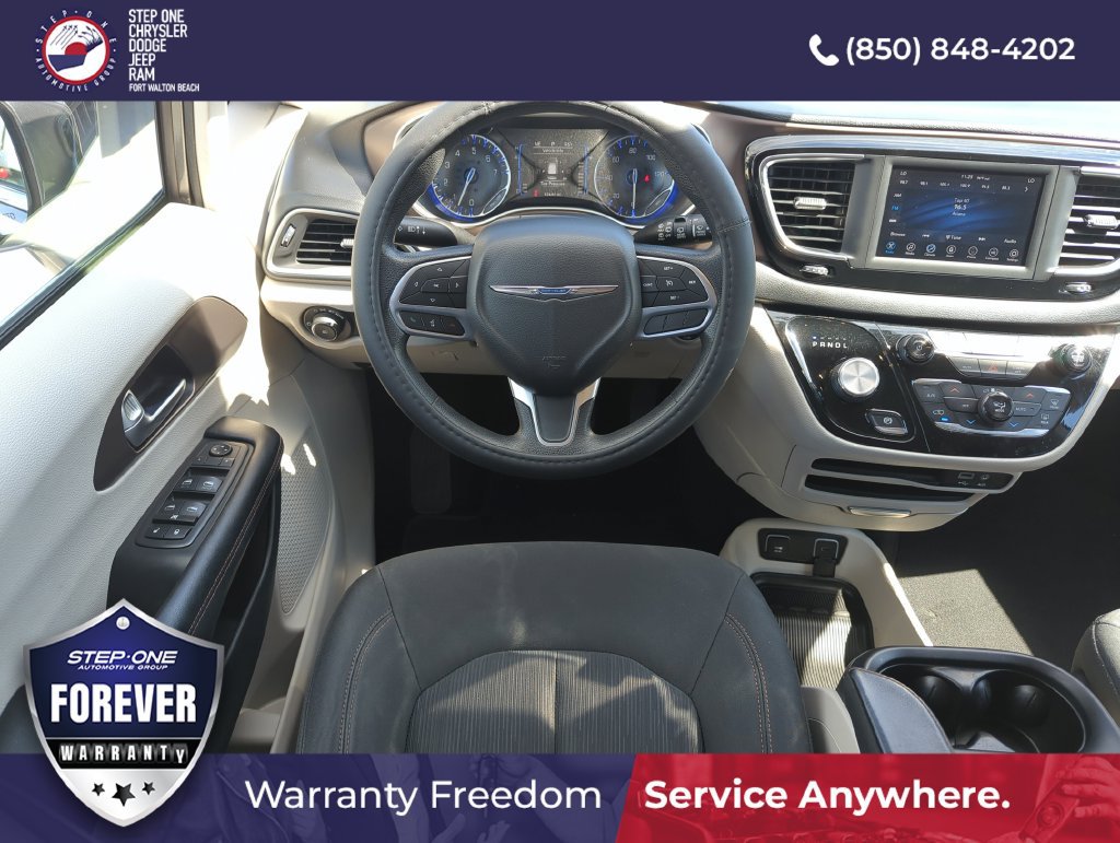 Used 2019 Chrysler Pacifica Touring Plus w/ Tire & Wheel Group FWD image 13