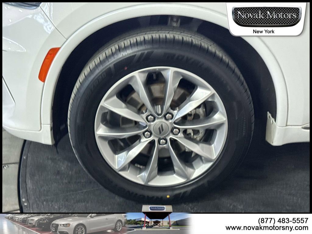 Used 2022 Dodge Durango SXT w/ Anodized Platinum Package AWD/4WD image 9