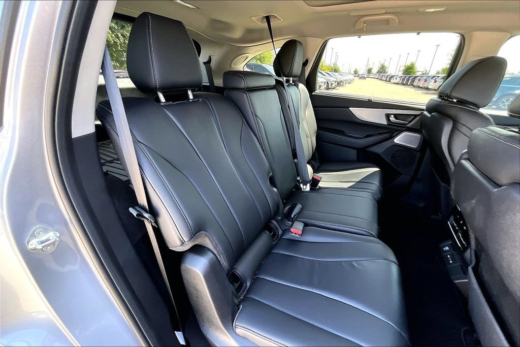 Certified 2026 Acura MDX w/ Technology Package FWD image 32