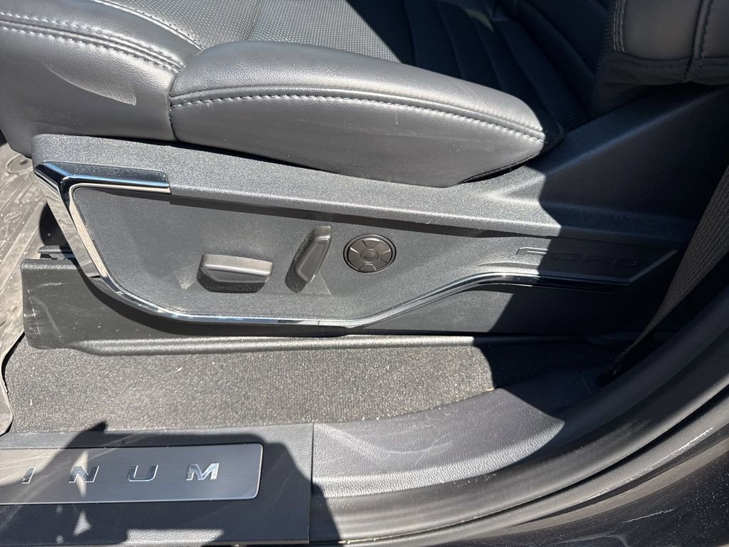 Used 2025 Ford F350 Platinum image 15