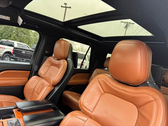 Used 2019 Lincoln Navigator L Reserve w/ Cargo Package AWD/4WD image 2