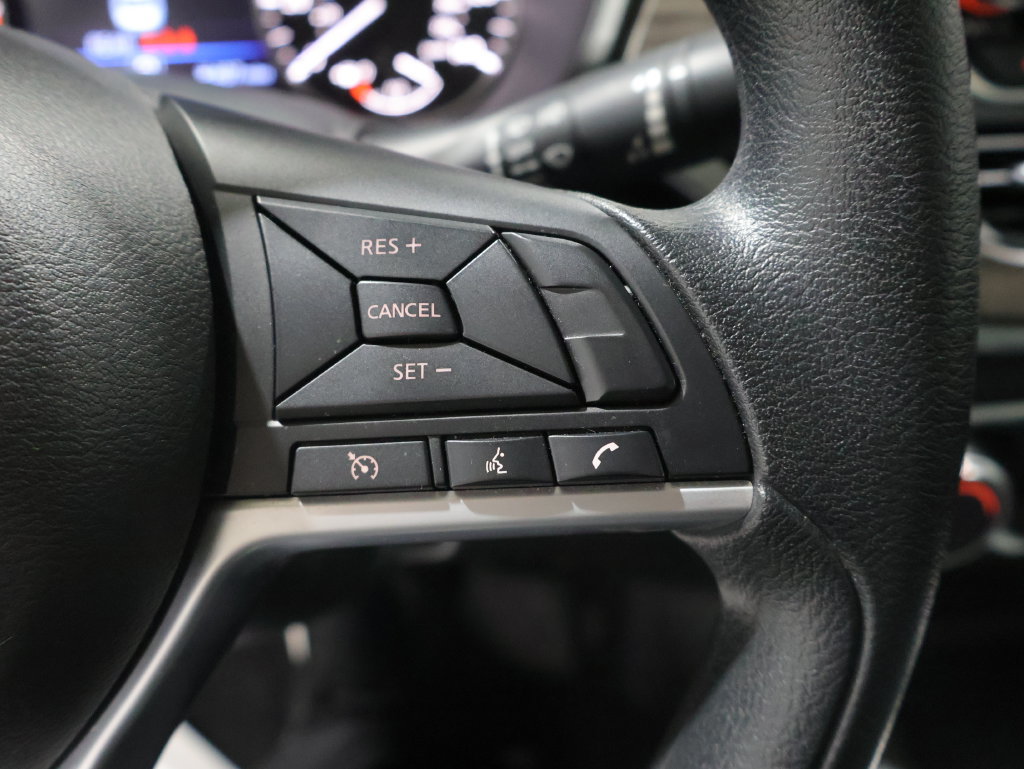 Used 2025 Nissan Altima 2.5 SV FWD image 36