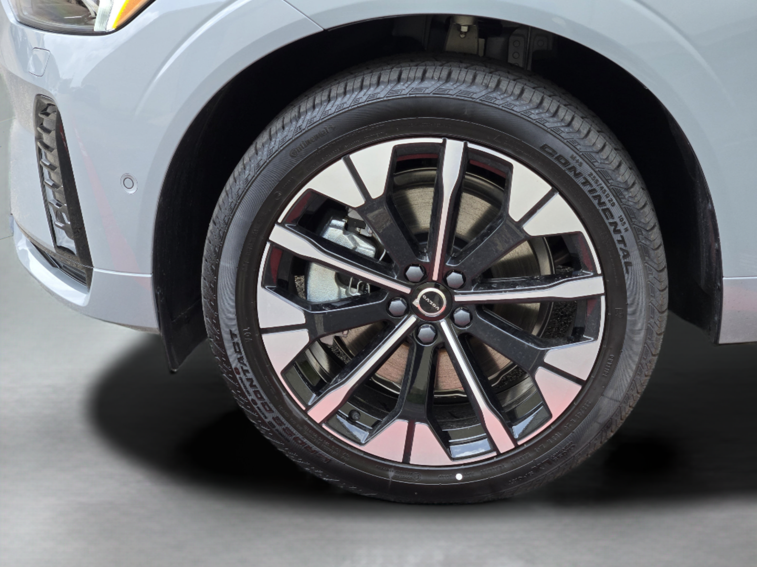 New 2026 Volvo XC60 T8 Plus w/ Climate Package PRO AWD/4WD image 29