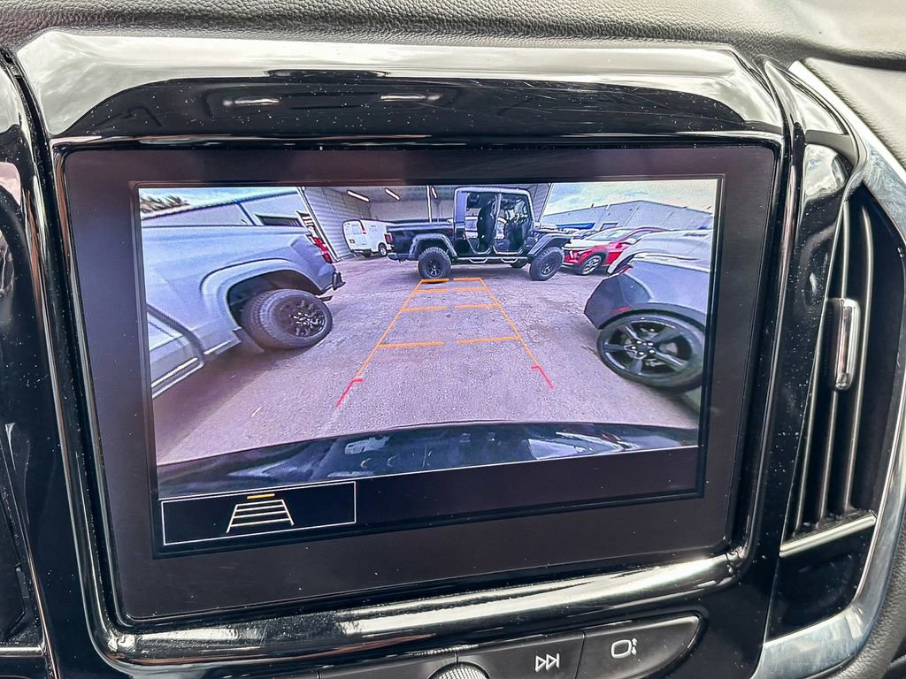 Used 2021 Chevrolet Traverse LT image 23