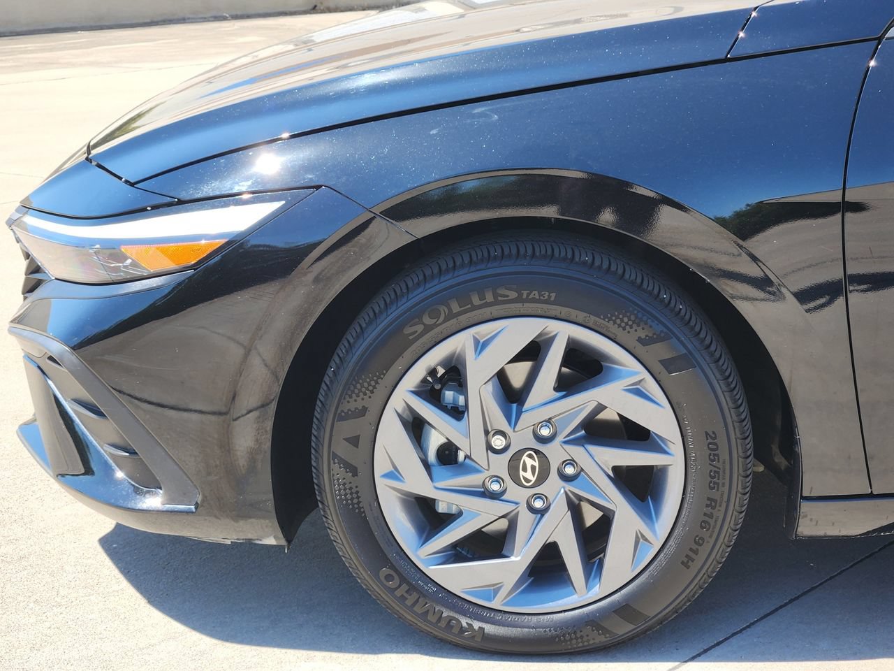 Certified 2024 Hyundai Elantra Blue FWD image 5