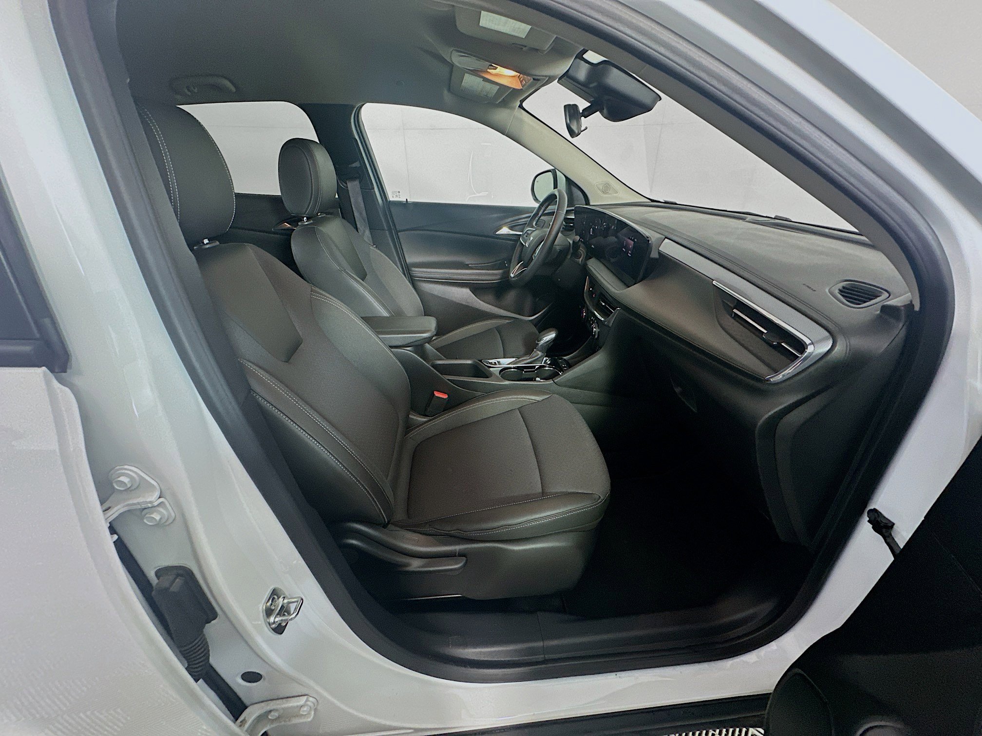 Used 2025 Buick Encore GX Preferred FWD image 32