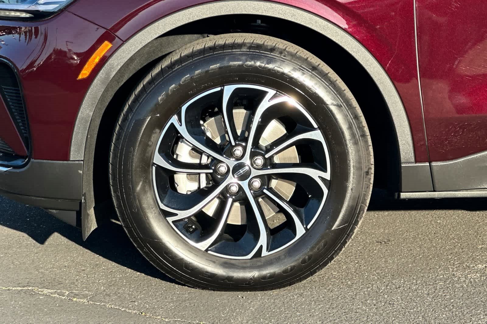 Used 2025 Lincoln Nautilus Premier image 25