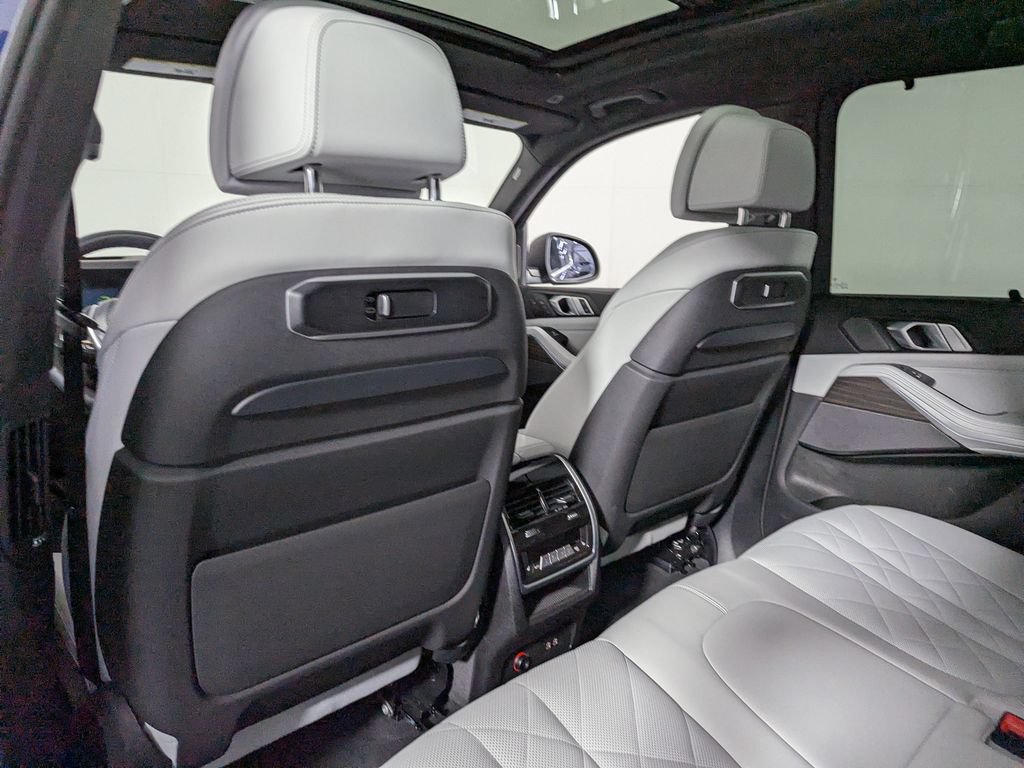Used 2025 BMW X5 xDrive40i w/ Executive Package AWD/4WD image 49