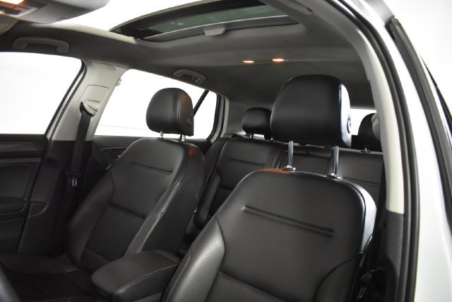 Used 2020 Volkswagen Golf 4-Door FWD image 10