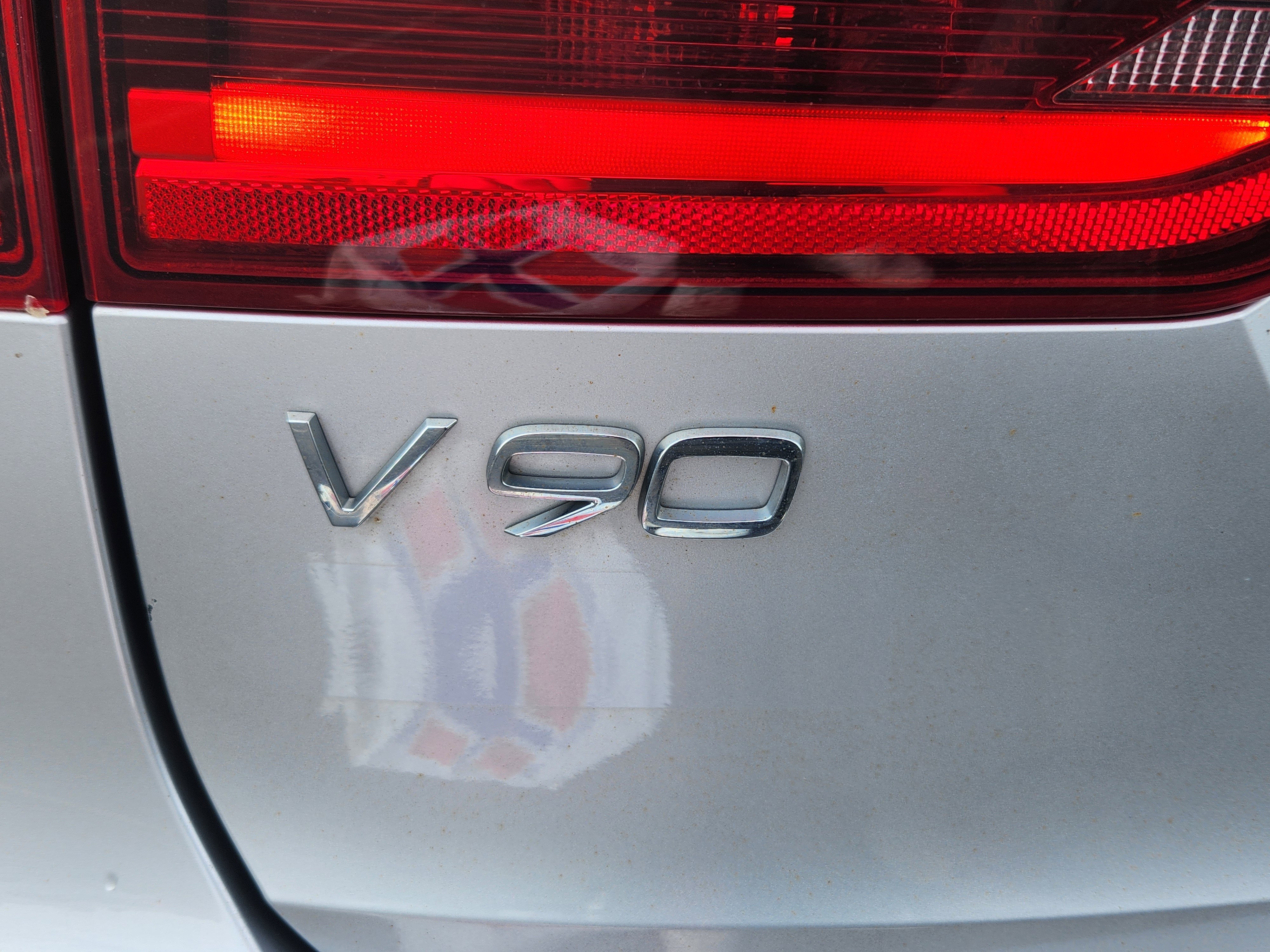 Used 2019 Volvo V90 T6 Cross Country image 19