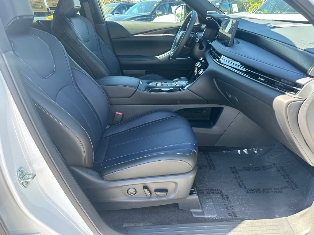 Certified 2026 INFINITI QX60 Sport w/ Dark Cargo Package AWD/4WD image 11
