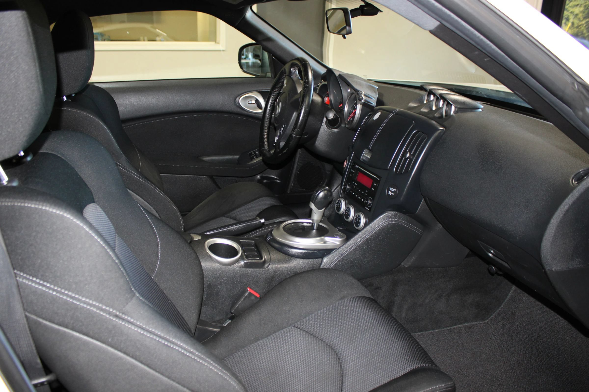 Used 2015 Nissan 370Z Coupe w/ Aerodynamics Package RWD image 23
