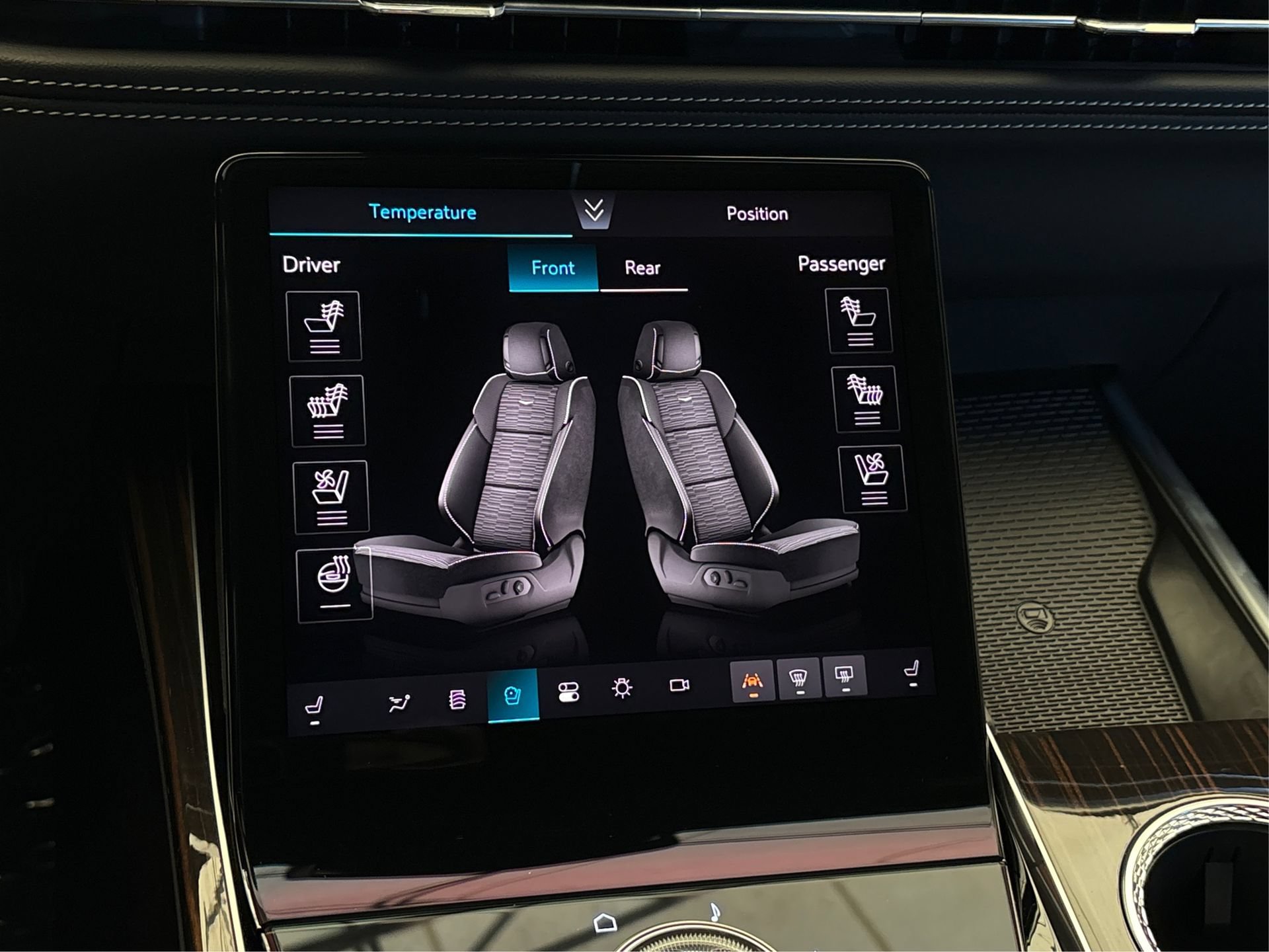 New 2026 Cadillac Escalade ESV Luxury AWD/4WD image 32