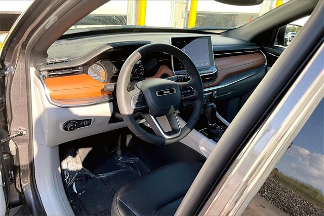 Certified 2023 Jeep Compass Limited image 13