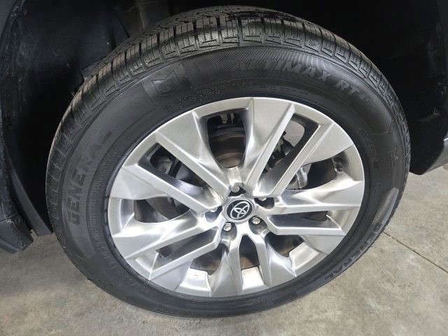 Used 2023 Toyota RAV4 XLE Premium AWD/4WD image 7