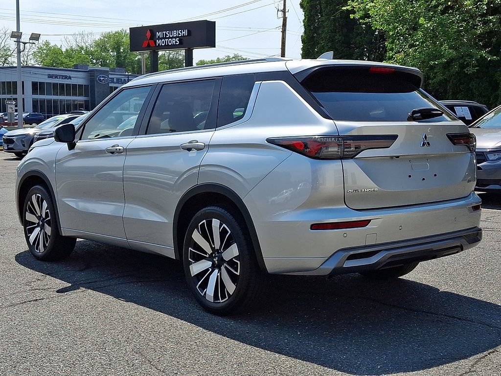 Used 2025 Mitsubishi Outlander SEL AWD/4WD image 4