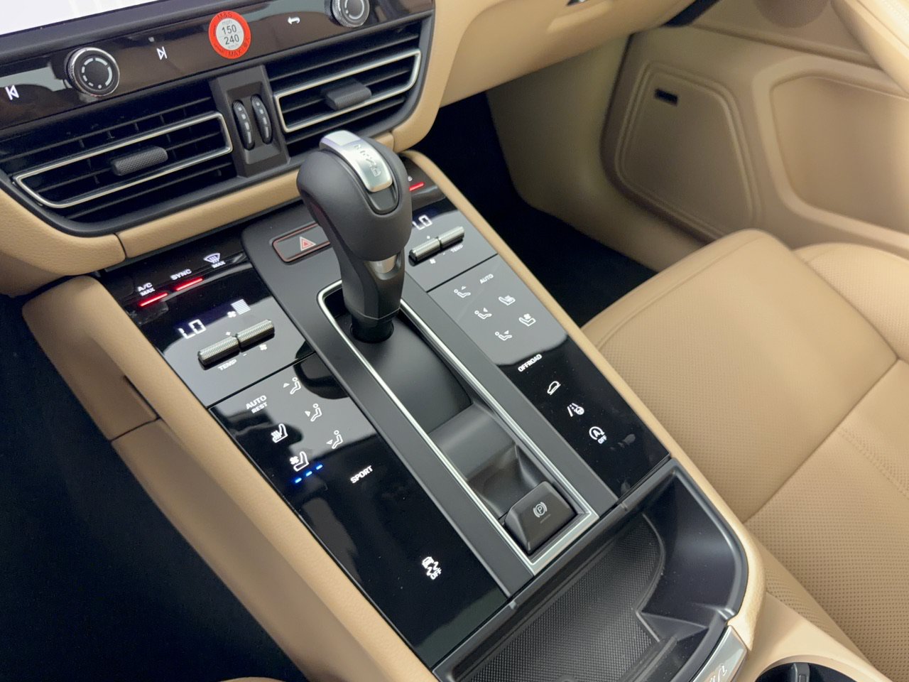 New 2026 Porsche Macan AWD/4WD image 21