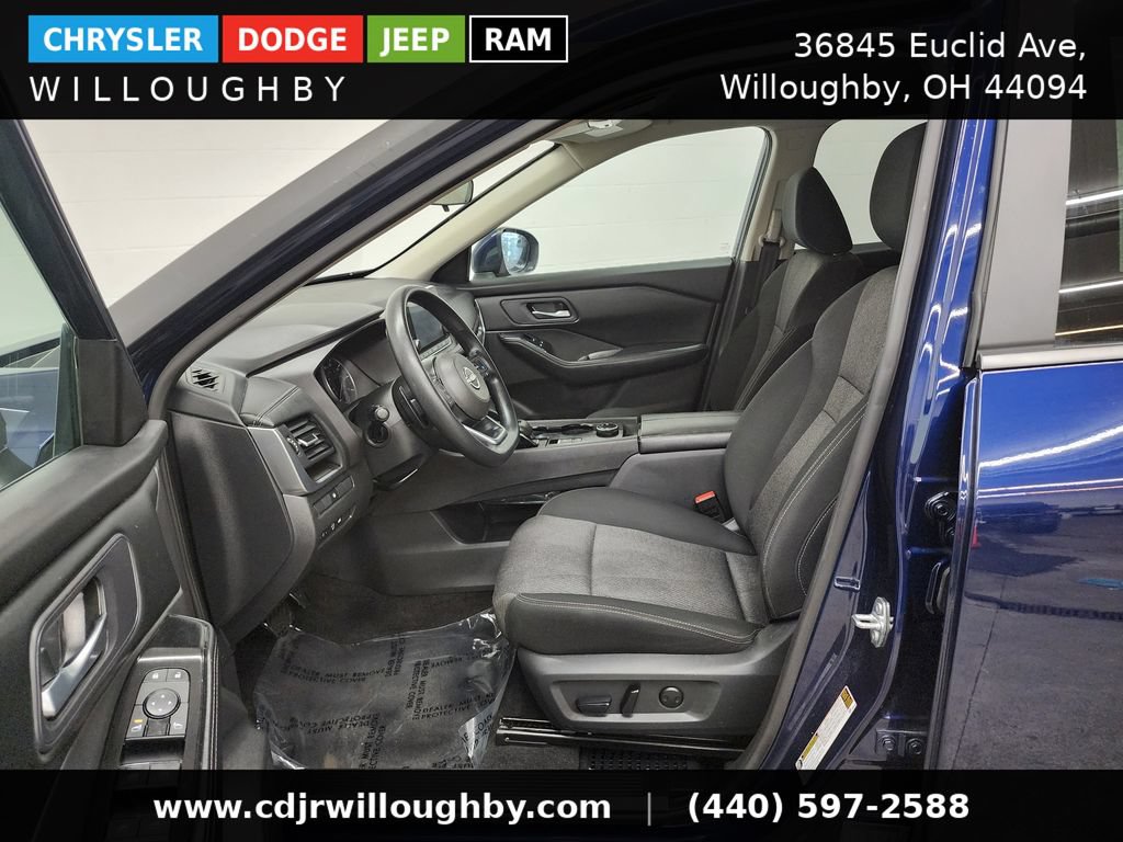 Used 2024 Nissan Rogue SV AWD/4WD image 14