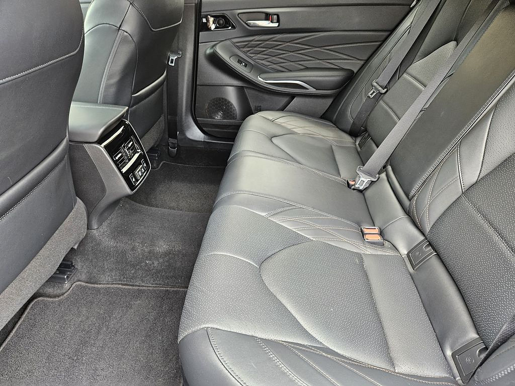 Used 2022 Toyota Avalon Limited FWD image 23