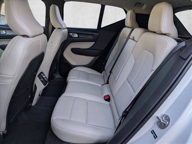 Certified 2026 Volvo XC40 B5 Plus w/ Protection Package Premier image 19