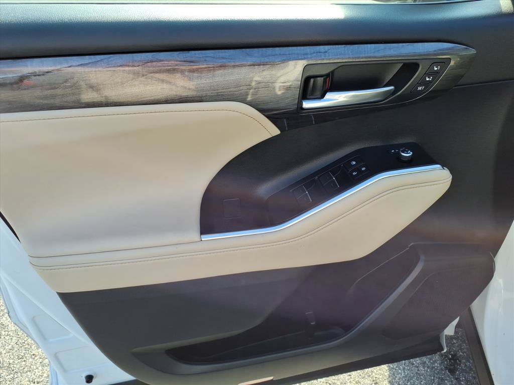 Used 2023 Toyota Highlander Platinum AWD/4WD image 23
