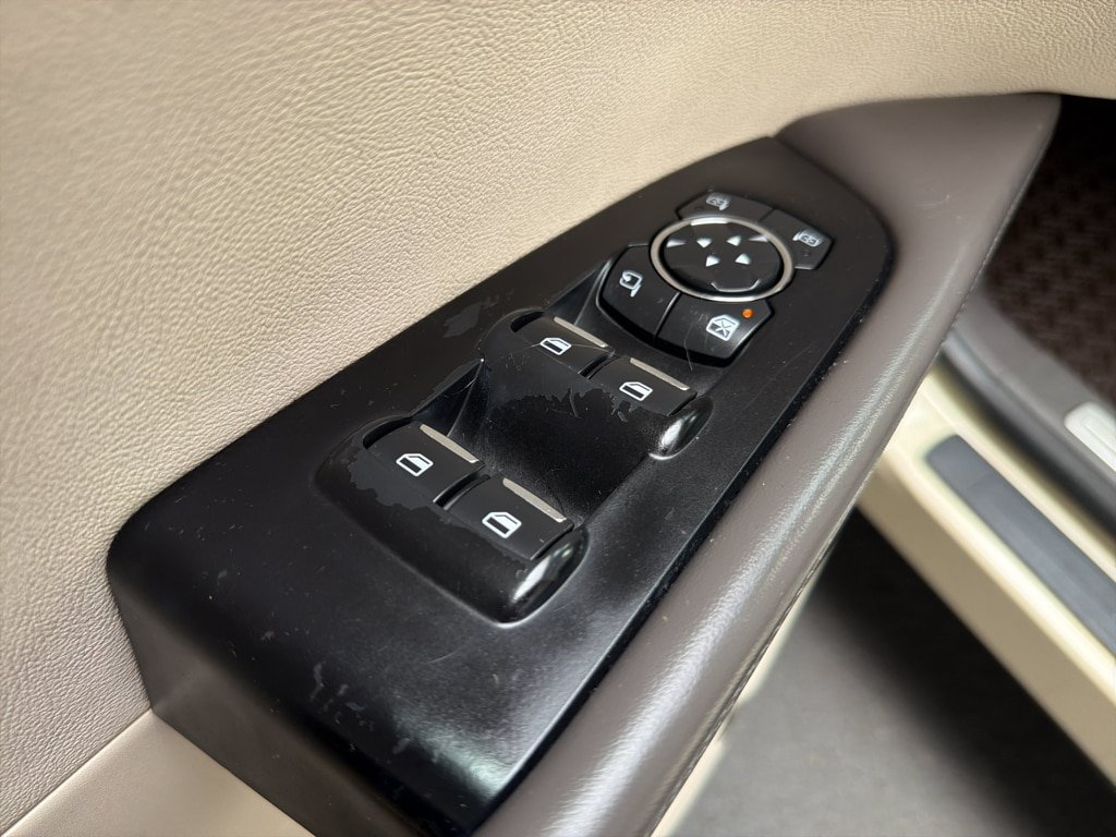 Used 2016 Lincoln MKX Select w/ Select Plus Package AWD/4WD image 19