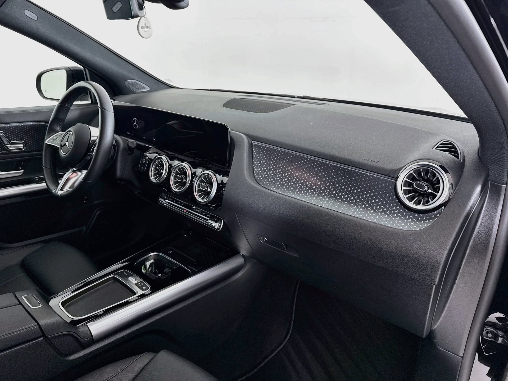 Certified 2025 Mercedes-Benz GLA 250 image 29