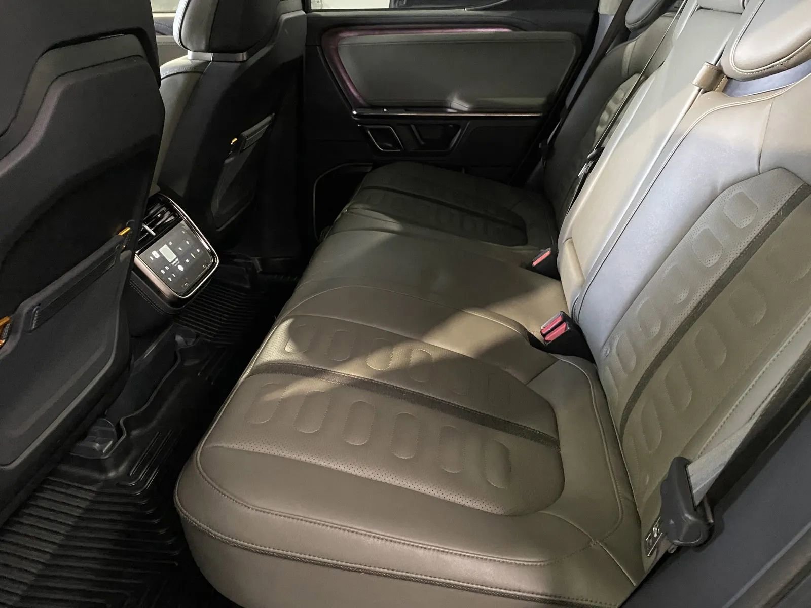 Used 2022 Rivian R1T Launch Edition image 11