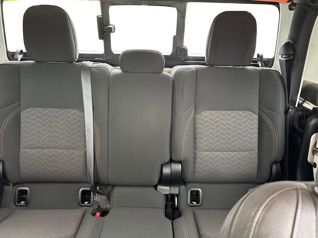 Used 2022 Jeep Gladiator Mojave w/ Cold Weather Group image 17