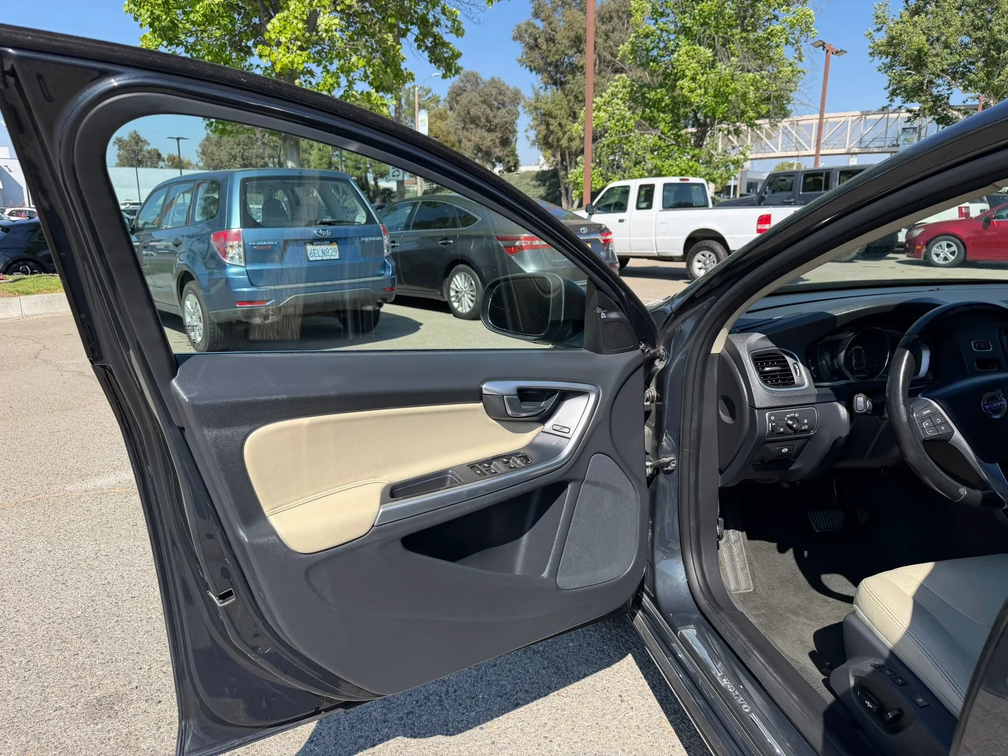Used 2016 Volvo V60 T5 Premier w/ Convenience Package FWD image 9