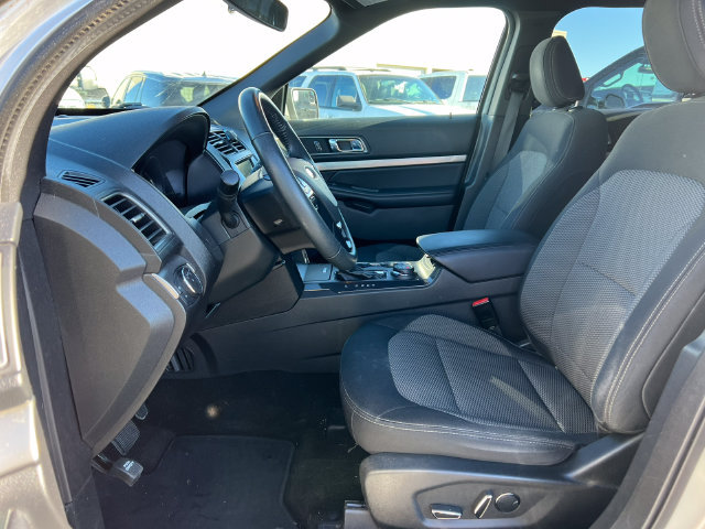 Used 2018 Ford Explorer XLT AWD/4WD image 4