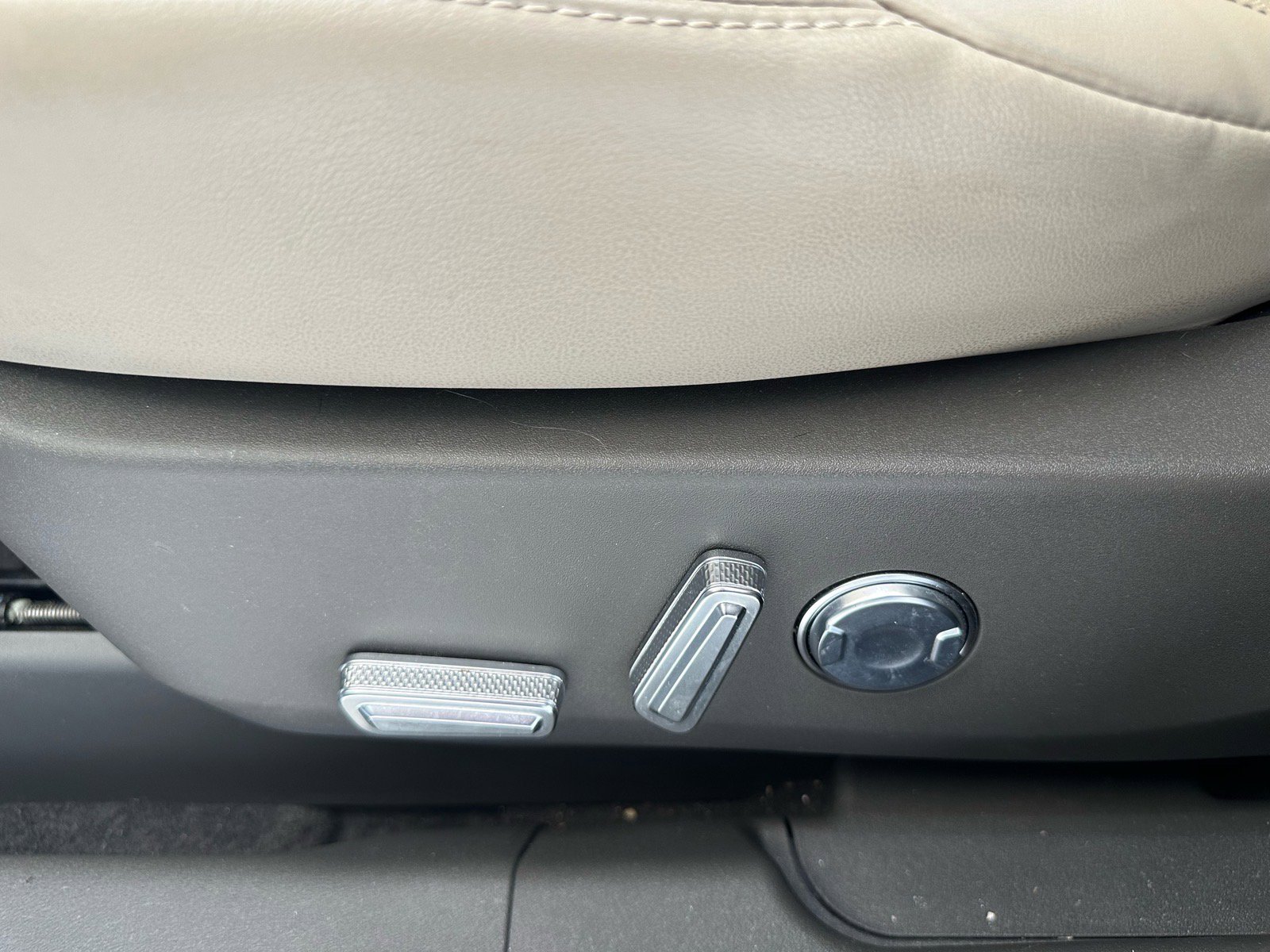 Used 2024 Lincoln Nautilus Reserve w/ Equipment Group 202A AWD/4WD image 32