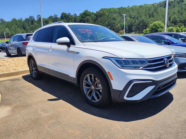 Used 2022 Volkswagen Tiguan SE FWD image 3