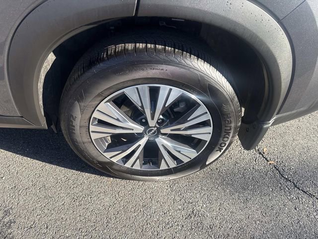 Used 2023 Nissan Rogue SV w/ SV Premium Package image 14