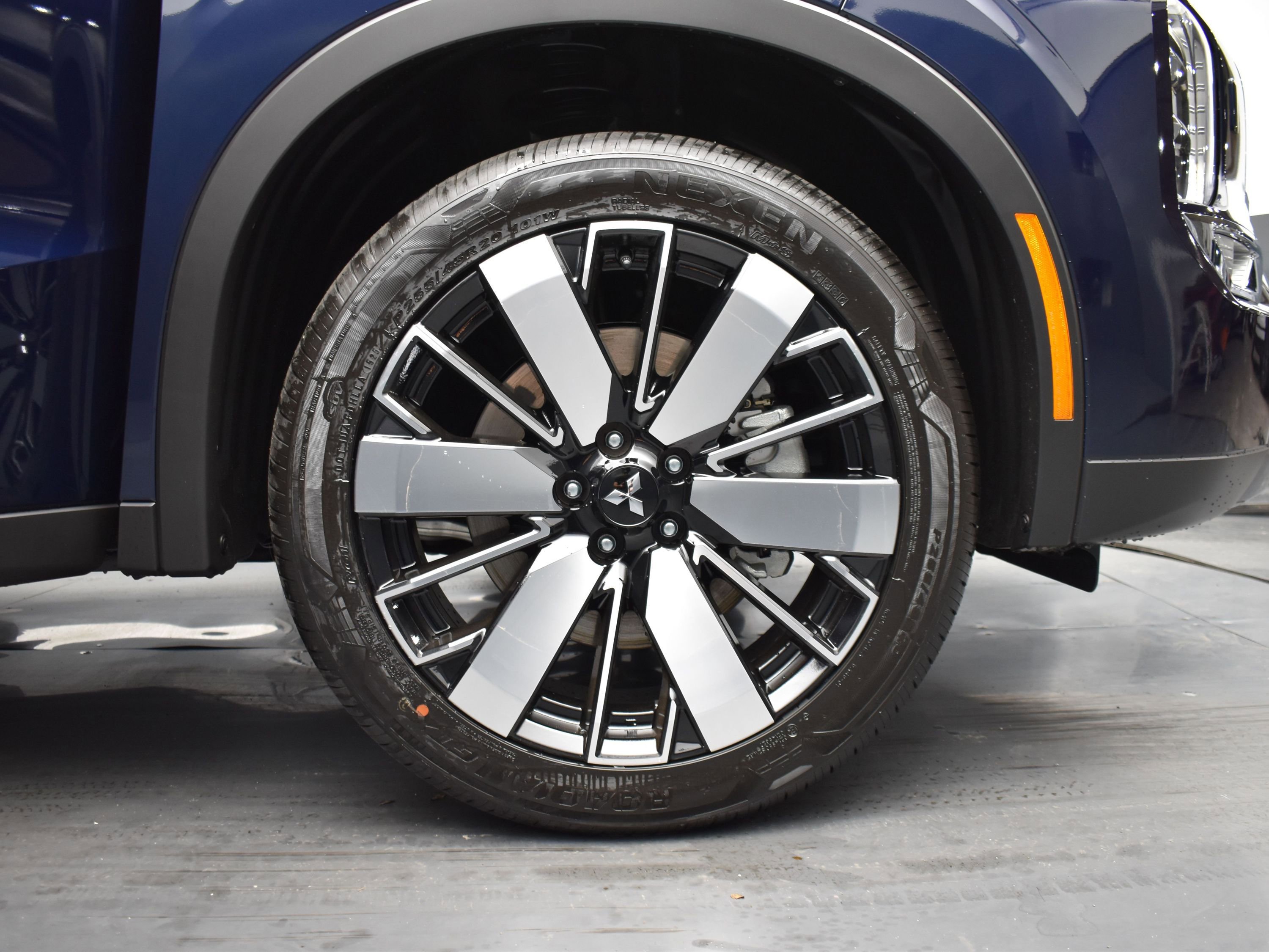 New 2025 Mitsubishi Outlander SE image 5