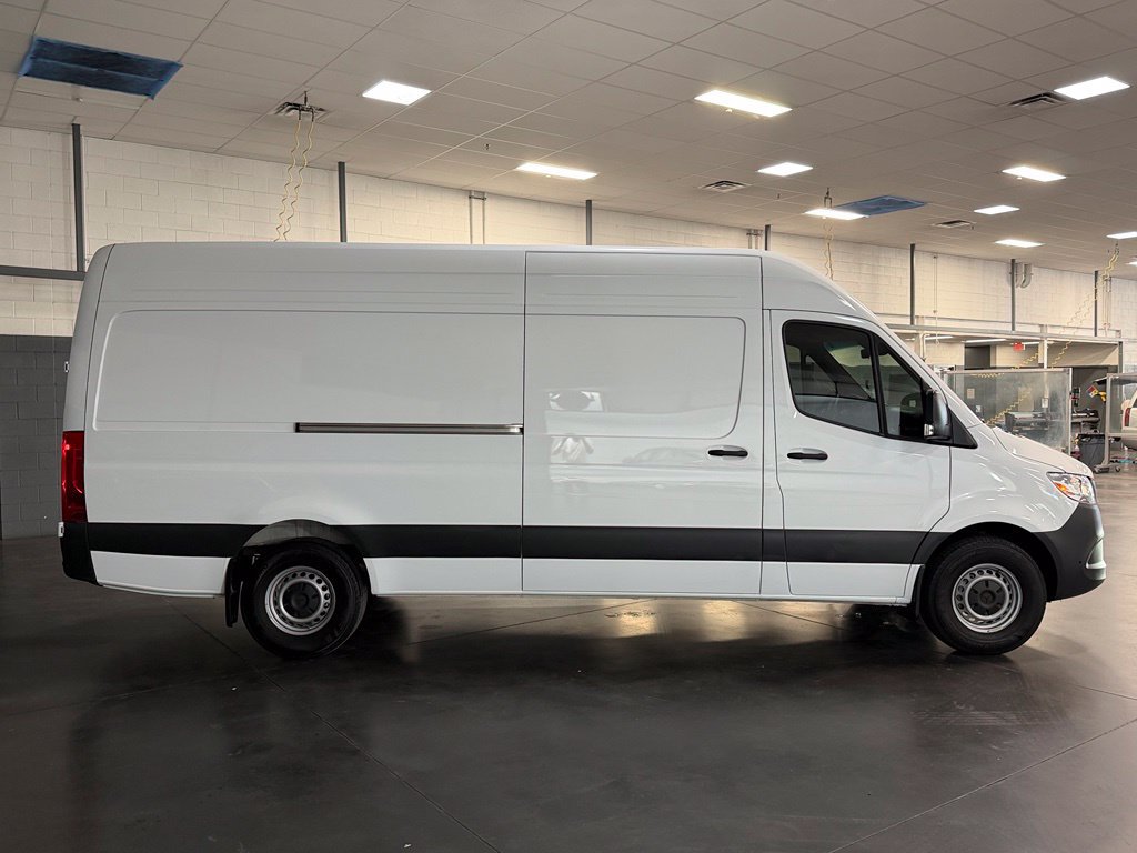 Used 2024 Mercedes-Benz Sprinter 2500 image 4