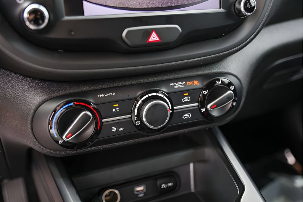 Used 2023 Kia Soul LX w/ LX Technology Package FWD image 21